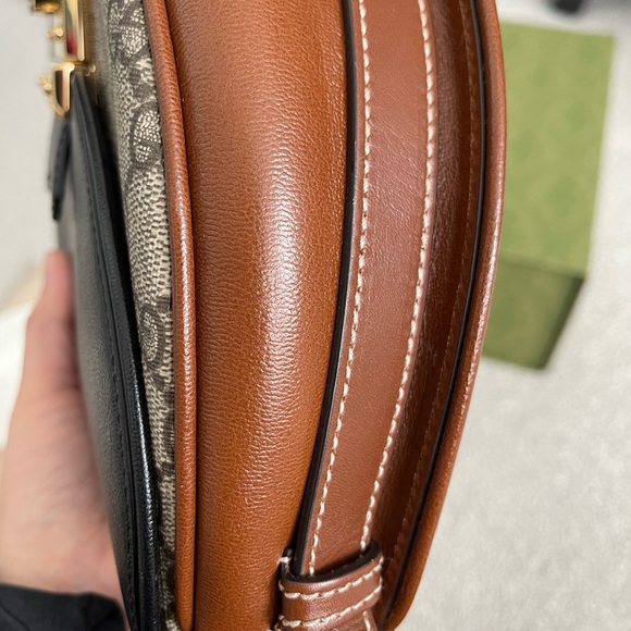 Gucci Padlock Saddle Crossbody - Picture 8 of 16